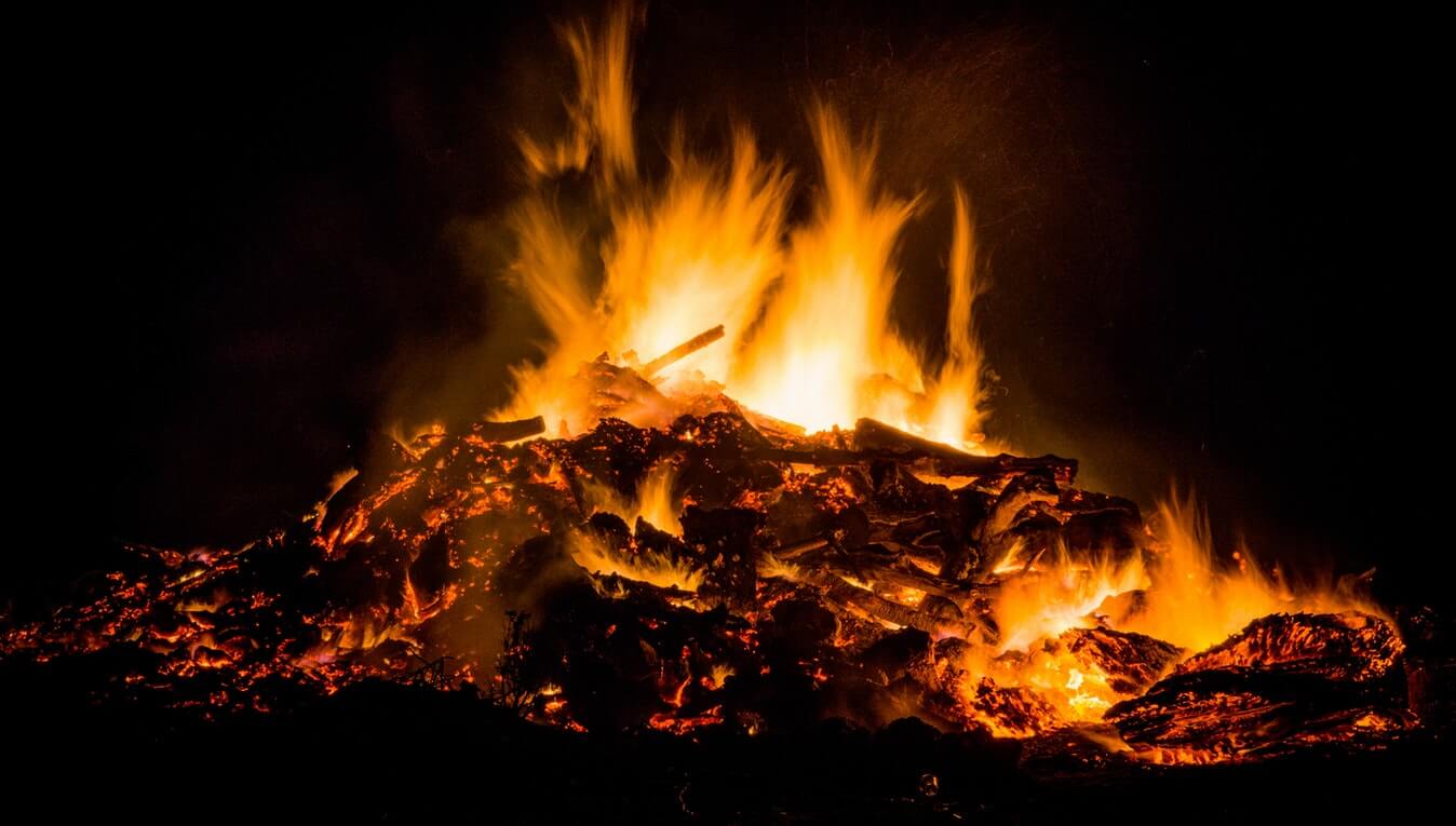 Bride's Guide: Preparing a Bonfire Reception