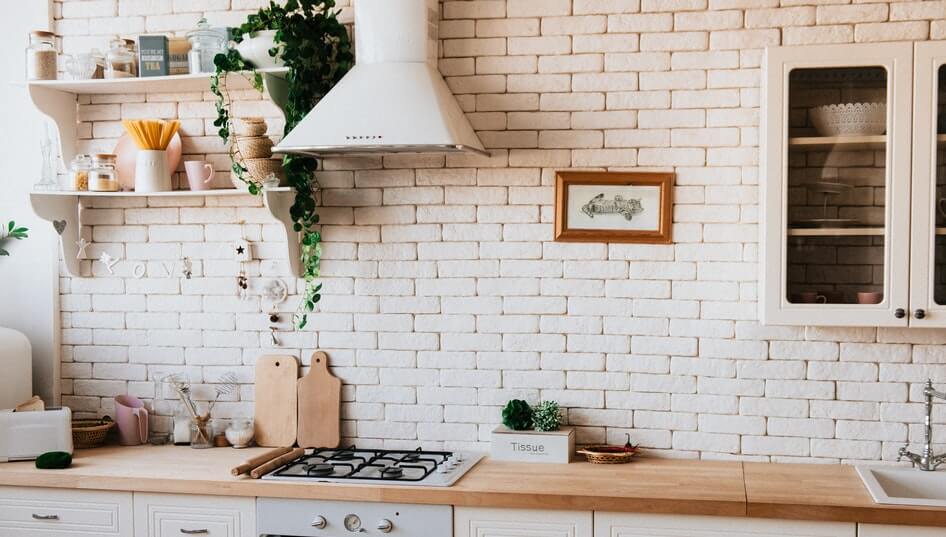 Comparing Professional Home Cleaning Services Vs. DIY