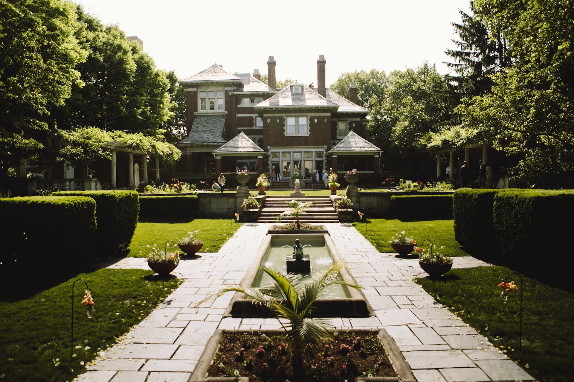 How to Plan a Charming Bed and Breakfast Wedding