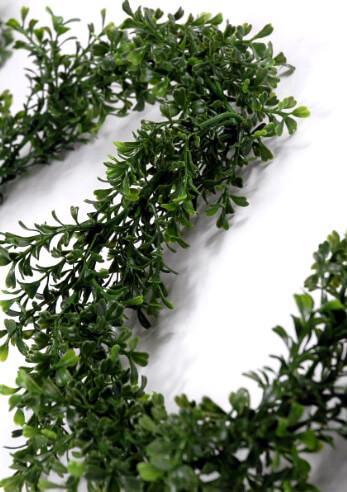 9ft faux boxwood garland - thumbnail number 1