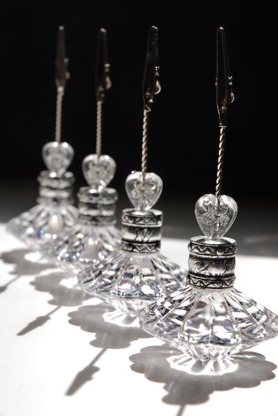 4 Crystal Place Card & Table Number Holders - thumbnail number 2