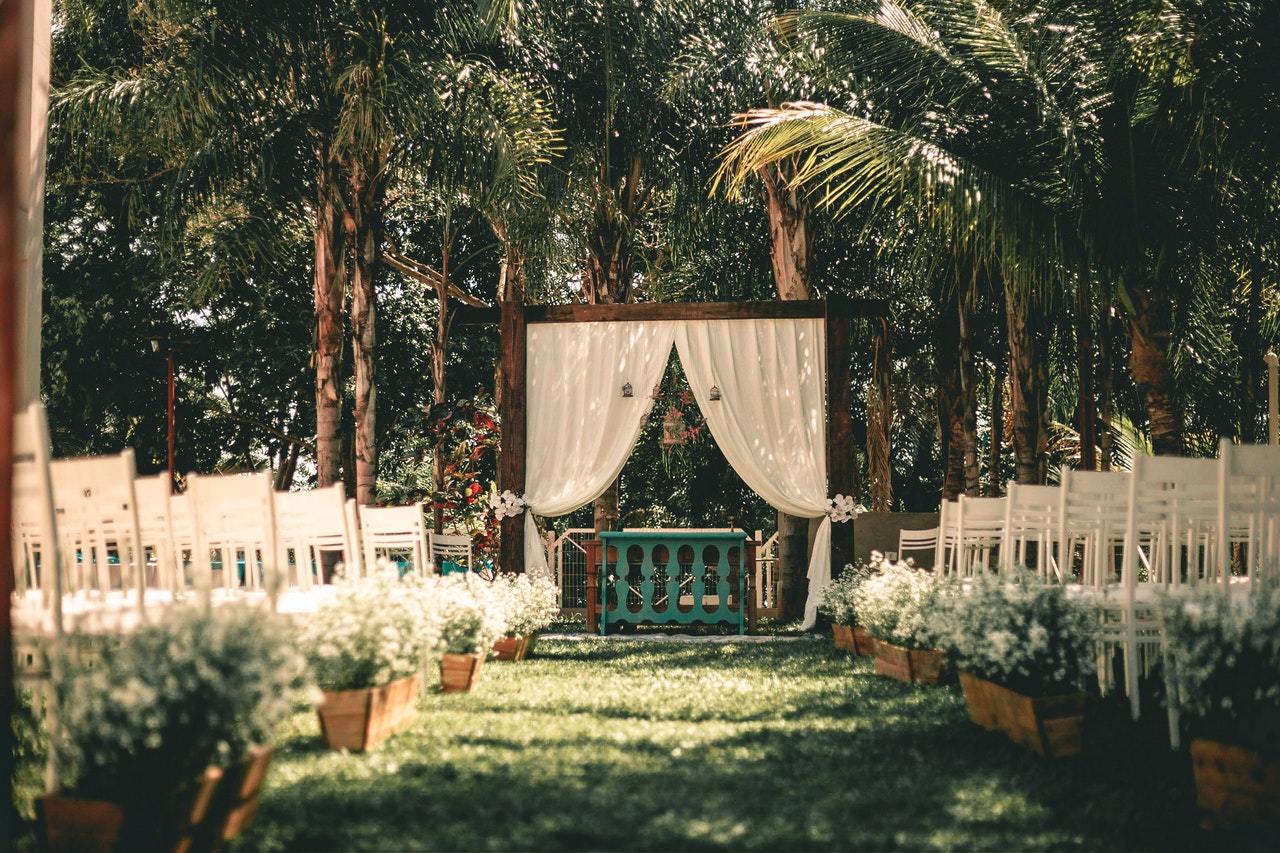 How to Plan a Perfect Backyard Wedding