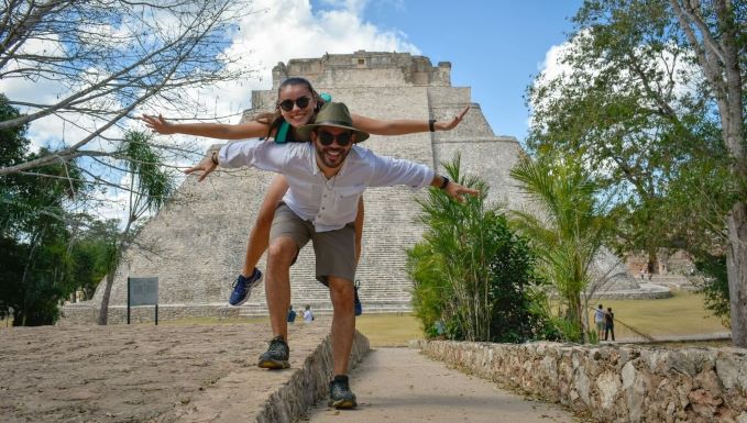 Saving Money on Your Honeymoon Travel