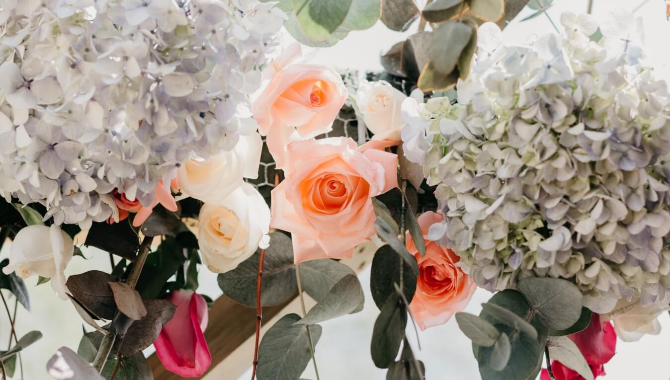 Bride's Quide: 5 Creative Settings for Your Bridal Shower