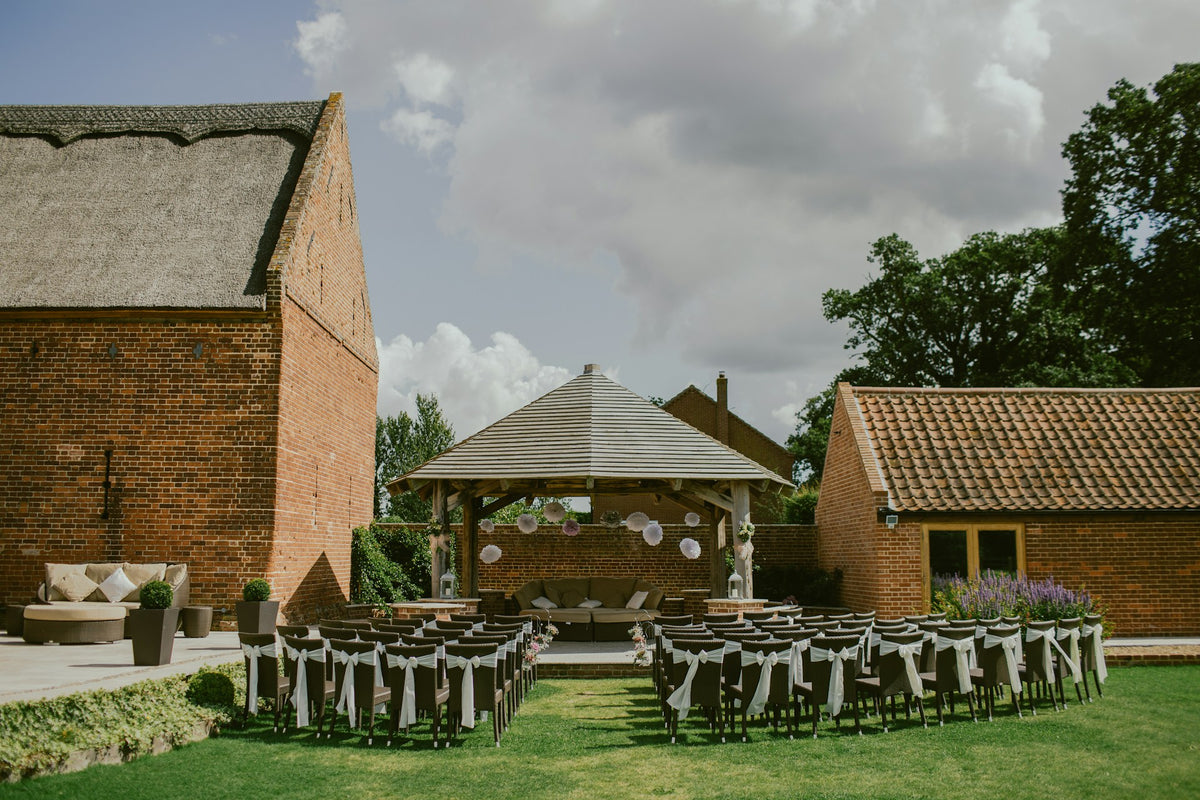 A Guide to Wedding Vendors: Who You Need and What They Do